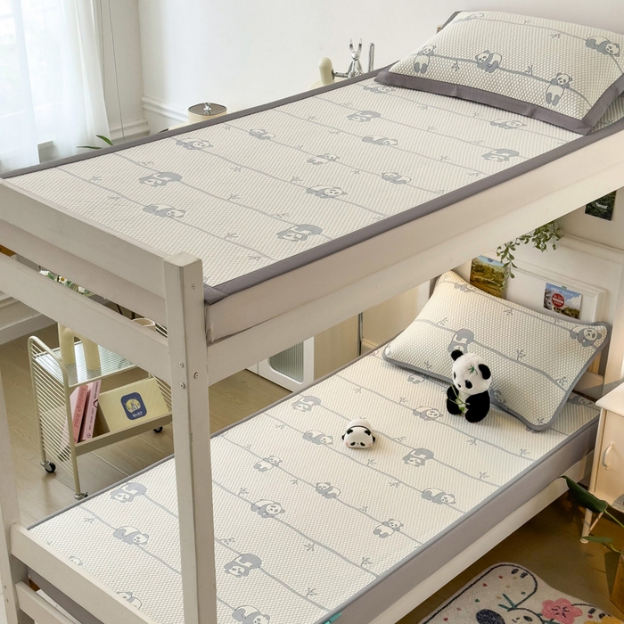 91家纺网 家纺一手货源 找家纺 凯罗 2026新款A类凉豆豆学生宿舍用床席可水洗凉席席子床席款 敦敦熊-蓝灰-床席款