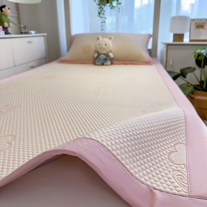 91家纺网 家纺一手货源 找家纺 凯罗 2026新款A类凉豆豆学生宿舍用床席可水洗凉席席子床席款 花儿朵朵-粉-床席款