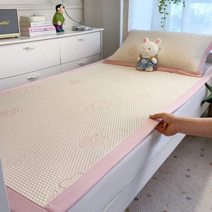 91家纺网 家纺一手货源 找家纺 凯罗 2026新款A类凉豆豆学生宿舍用床席可水洗凉席席子床席款 花儿朵朵-粉-床席款