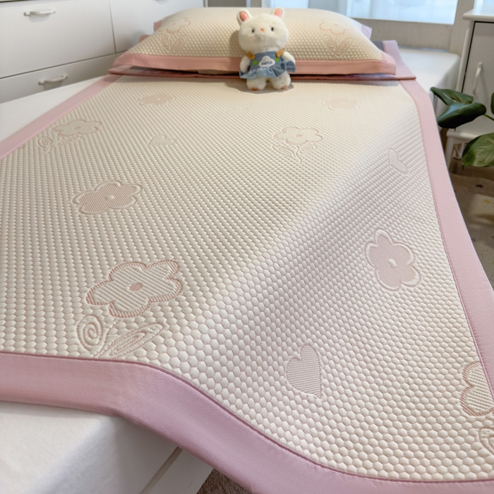 91家纺网 家纺一手货源 找家纺 凯罗 2026新款A类凉豆豆学生宿舍用床席可水洗凉席席子床席款 花儿朵朵-粉-床席款