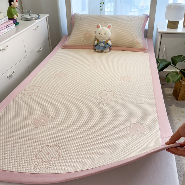 91家纺网 家纺一手货源 找家纺 凯罗 2026新款A类凉豆豆学生宿舍用床席可水洗凉席席子床席款 花儿朵朵-粉-床席款