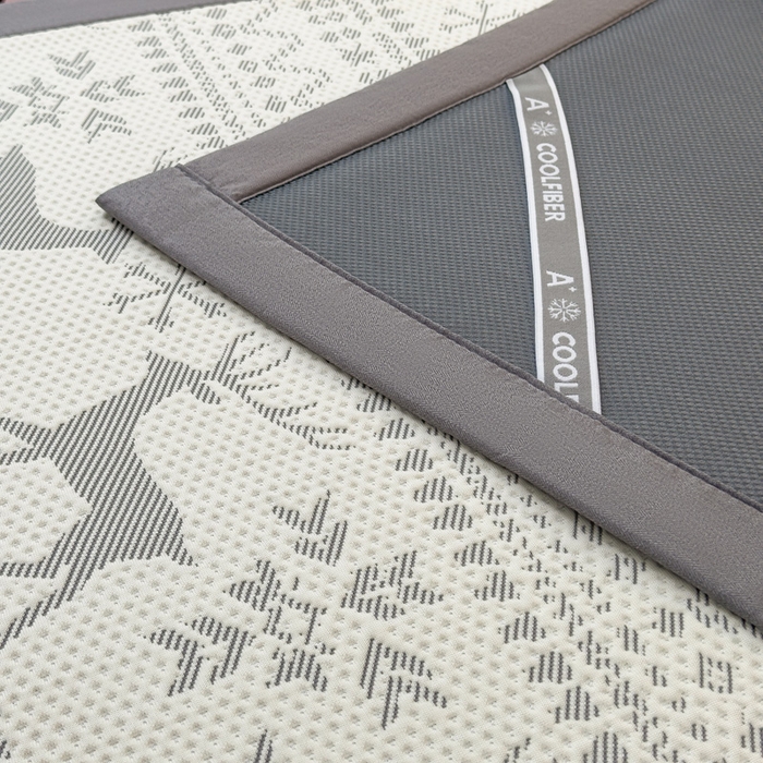 91家纺网 家纺一手货源 找家纺 凯罗 2026新款A类凉豆豆学生宿舍用床席可水洗凉席席子床席款 鹿漫漫-浅灰-床席款