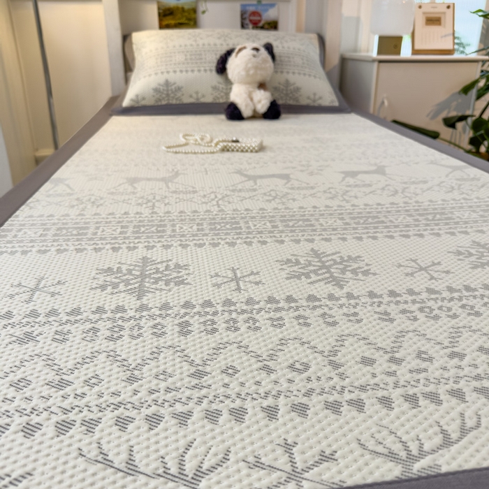 91家纺网 家纺一手货源 找家纺 凯罗 2026新款A类凉豆豆学生宿舍用床席可水洗凉席席子床席款 鹿漫漫-浅灰-床席款