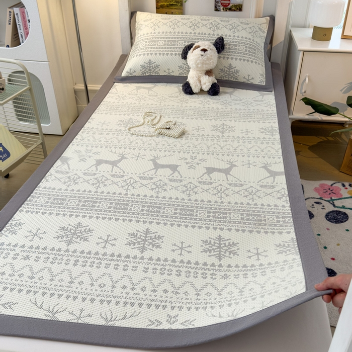 91家纺网 家纺一手货源 找家纺 凯罗 2026新款A类凉豆豆学生宿舍用床席可水洗凉席席子床席款 鹿漫漫-浅灰-床席款