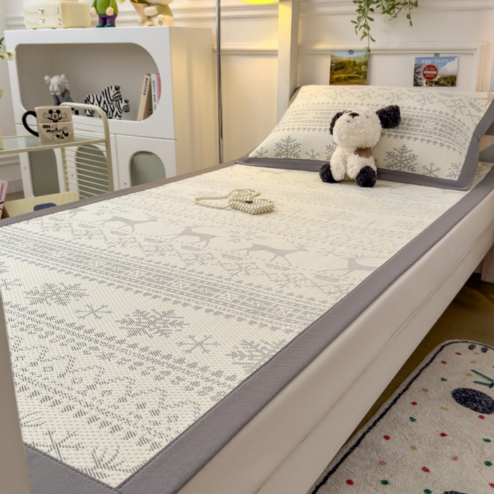 91家纺网 家纺一手货源 找家纺 凯罗 2026新款A类凉豆豆学生宿舍用床席可水洗凉席席子床席款 鹿漫漫-浅灰-床席款