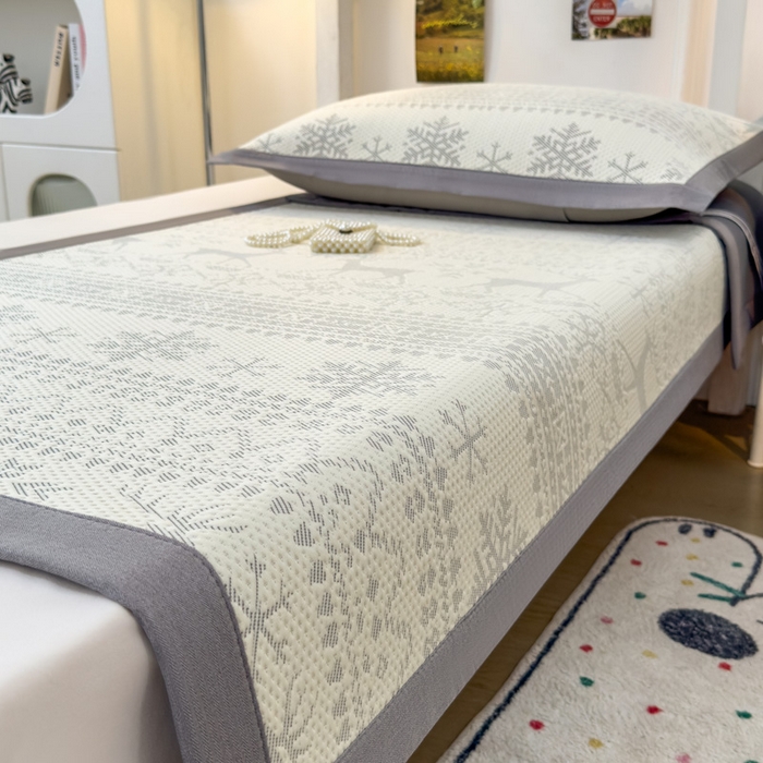 91家纺网 家纺一手货源 找家纺 凯罗 2026新款A类凉豆豆学生宿舍用床席可水洗凉席席子床席款 鹿漫漫-浅灰-床席款