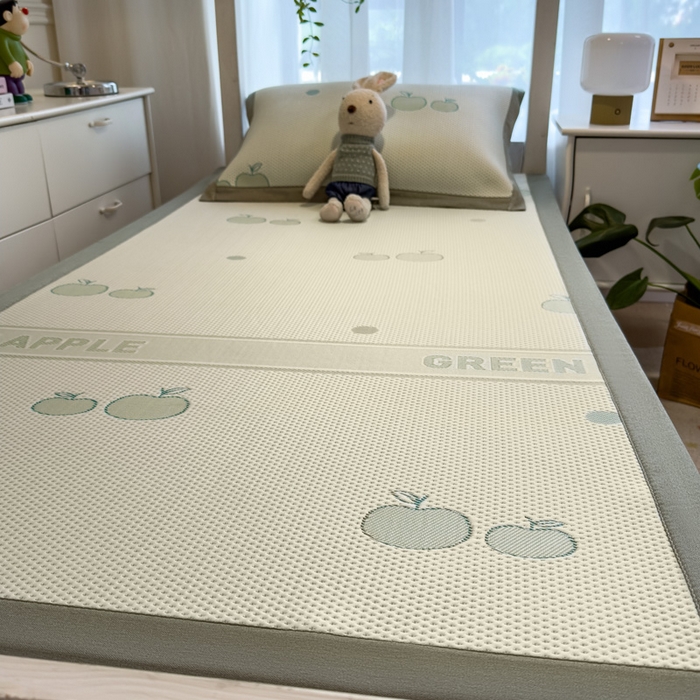 91家纺网 家纺一手货源 找家纺 凯罗 2026新款A类凉豆豆学生宿舍用床席可水洗凉席席子床席款 青苹果乐园-床席款