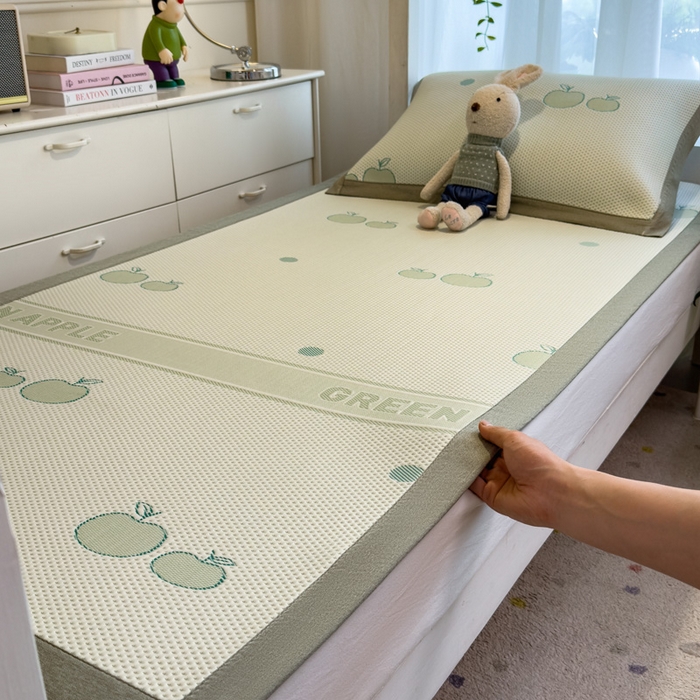 91家纺网 家纺一手货源 找家纺 凯罗 2026新款A类凉豆豆学生宿舍用床席可水洗凉席席子床席款 青苹果乐园-床席款