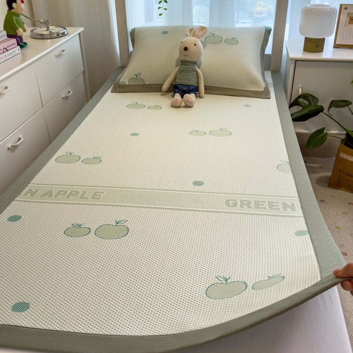 91家纺网 家纺一手货源 找家纺 凯罗 2026新款A类凉豆豆学生宿舍用床席可水洗凉席席子床席款 青苹果乐园-床席款