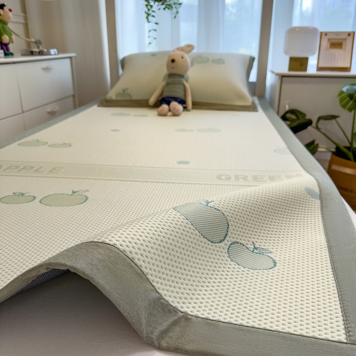 91家纺网 家纺一手货源 找家纺 凯罗 2026新款A类凉豆豆学生宿舍用床席可水洗凉席席子床席款 青苹果乐园-床席款