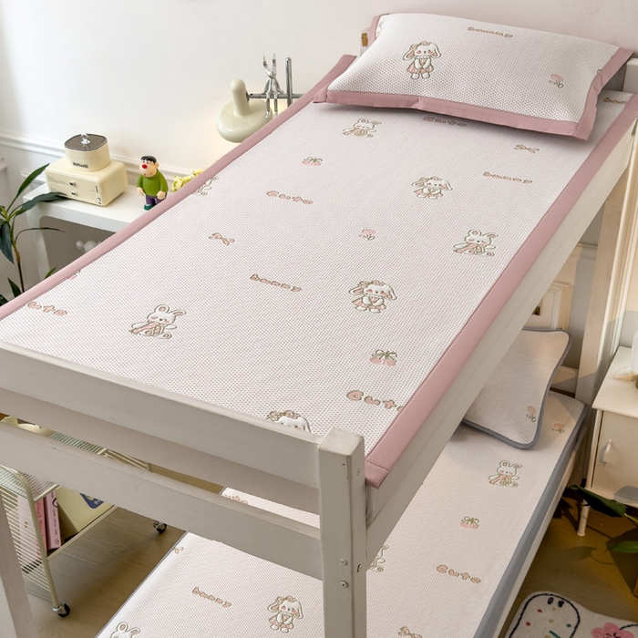 91家纺网 家纺一手货源 找家纺 凯罗 2026新款A类凉豆豆学生宿舍用床席可水洗凉席席子床席款 兔叽乖乖-床席款