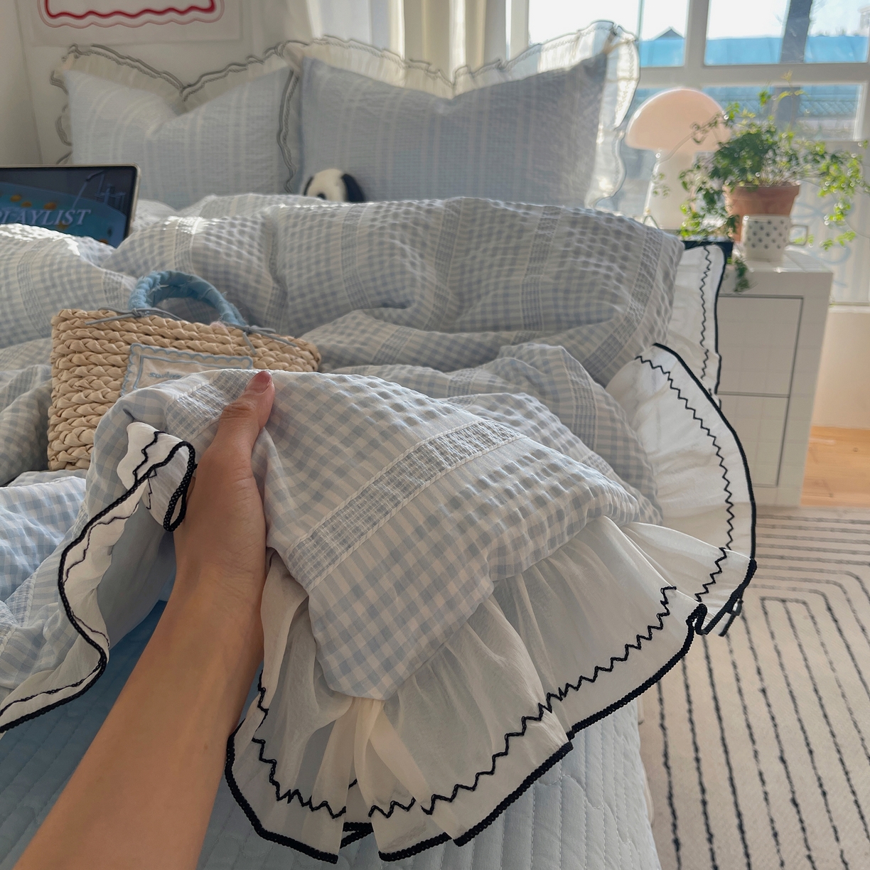 91家纺网 家纺一手货源 找家纺 首尔家纺 2026春夏新款小清新色织提花格子花边款床单床盖款四件套蜜格系列 蜜格-天蓝