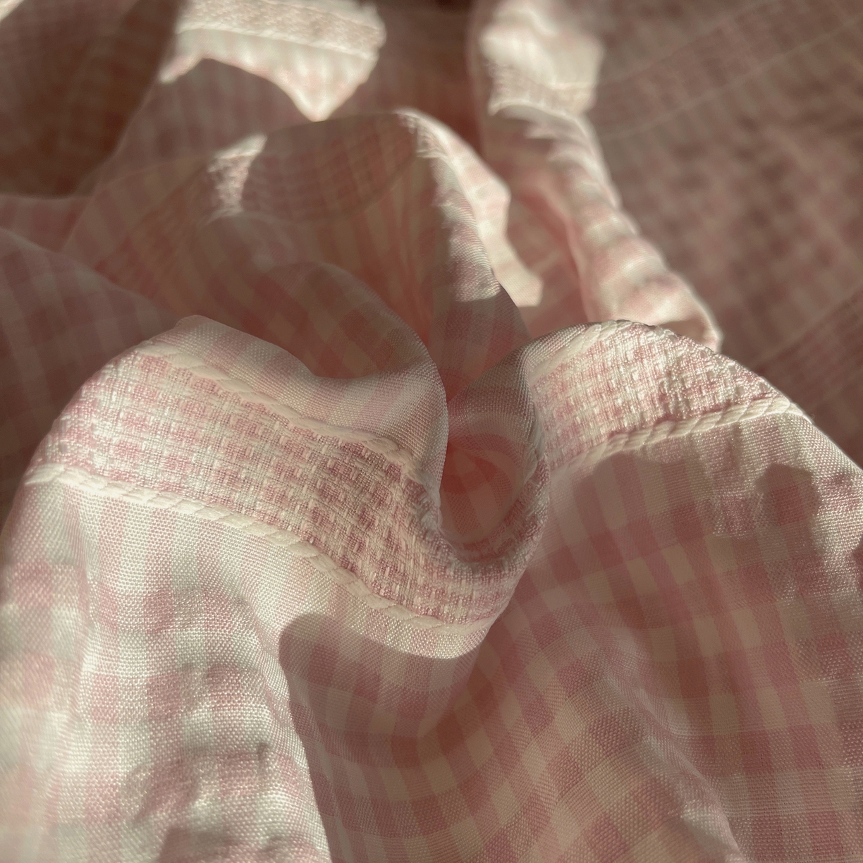 91家纺网 家纺一手货源 找家纺 首尔家纺 2026春夏新款小清新色织提花格子花边款床单床盖款四件套蜜格系列 蜜格-浅粉