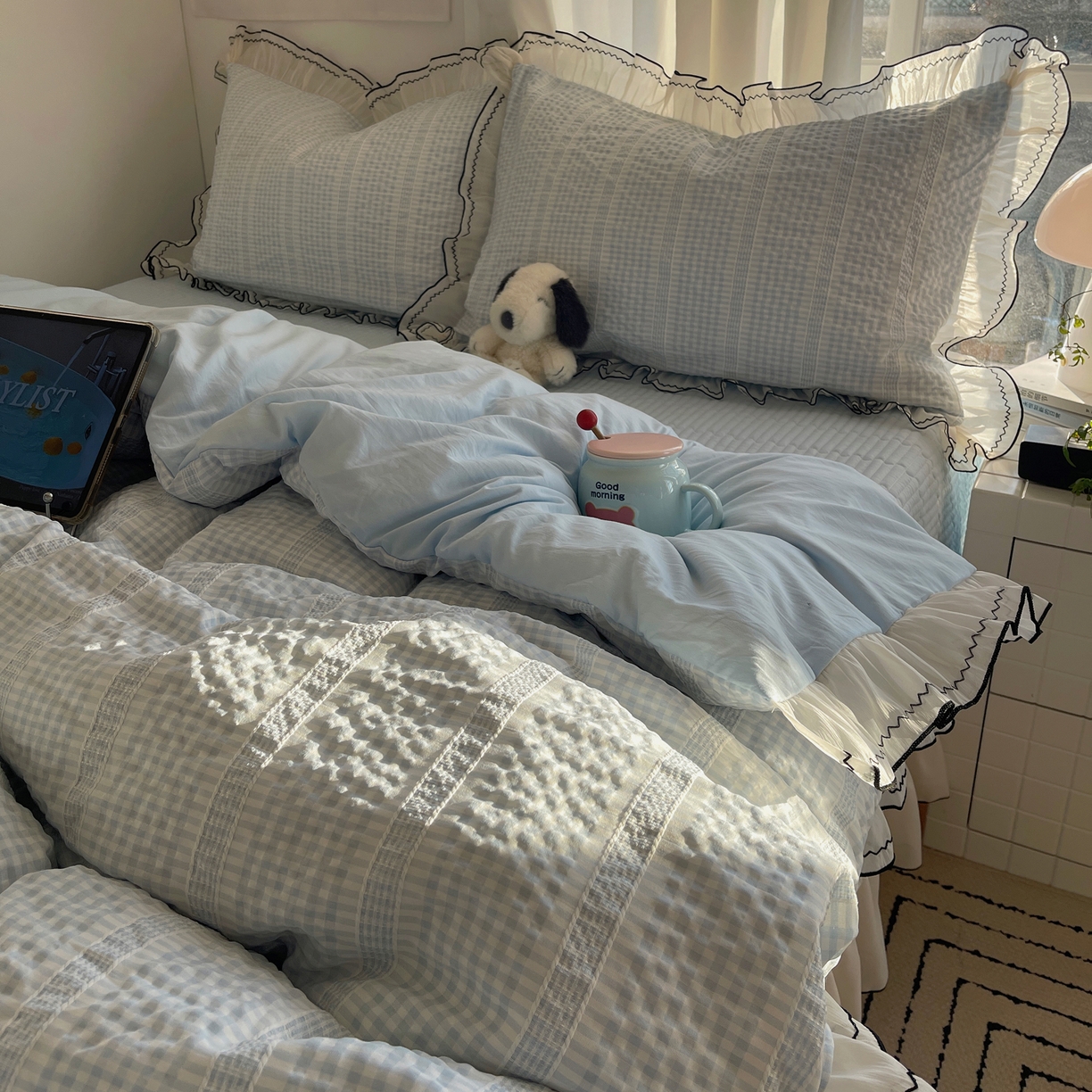 91家纺网 家纺一手货源 找家纺 首尔家纺 2026春夏新款小清新色织提花格子花边款床单床盖款四件套蜜格系列 蜜格-天蓝