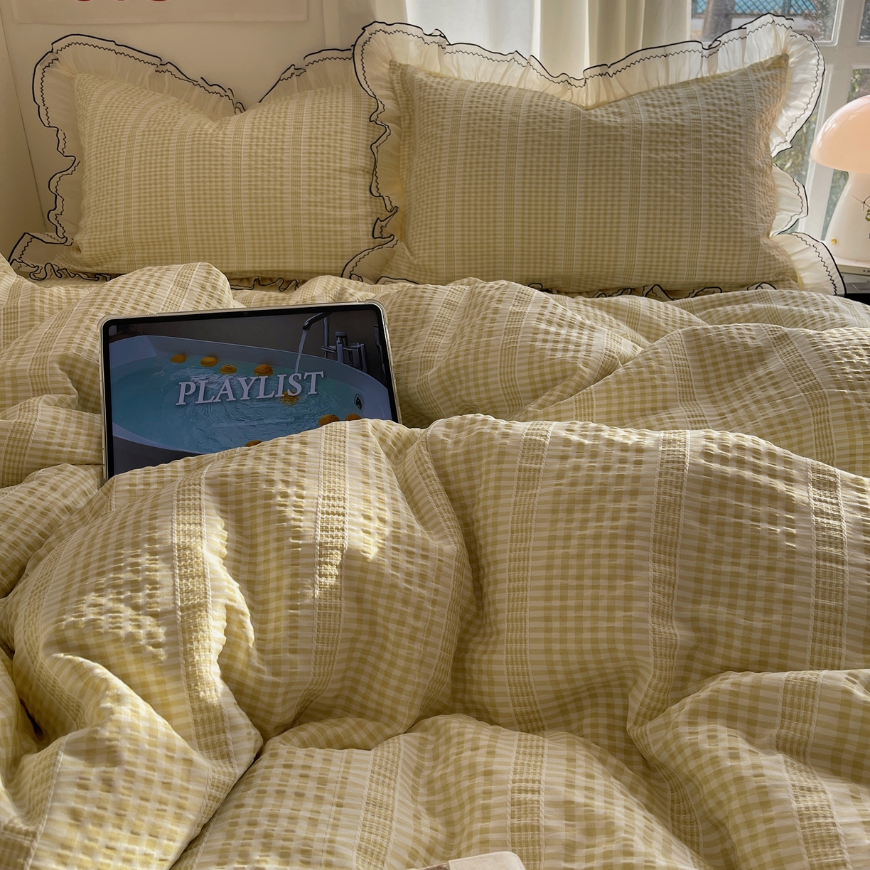 91家纺网 家纺一手货源 找家纺 首尔家纺 2026春夏新款小清新色织提花格子花边款床单床盖款四件套蜜格系列 蜜格-浅黄