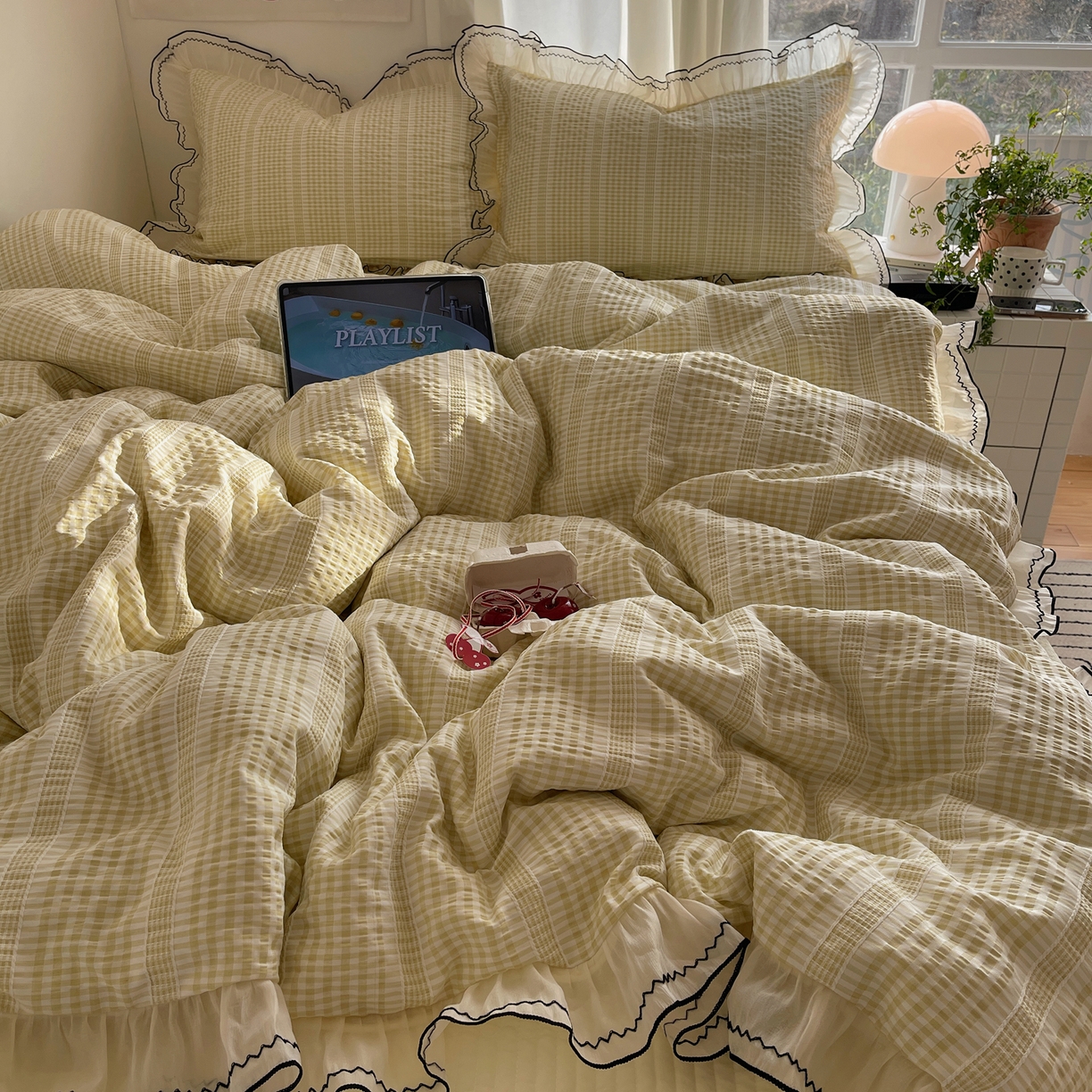 91家纺网 家纺一手货源 找家纺 首尔家纺 2026春夏新款小清新色织提花格子花边款床单床盖款四件套蜜格系列 蜜格-浅黄