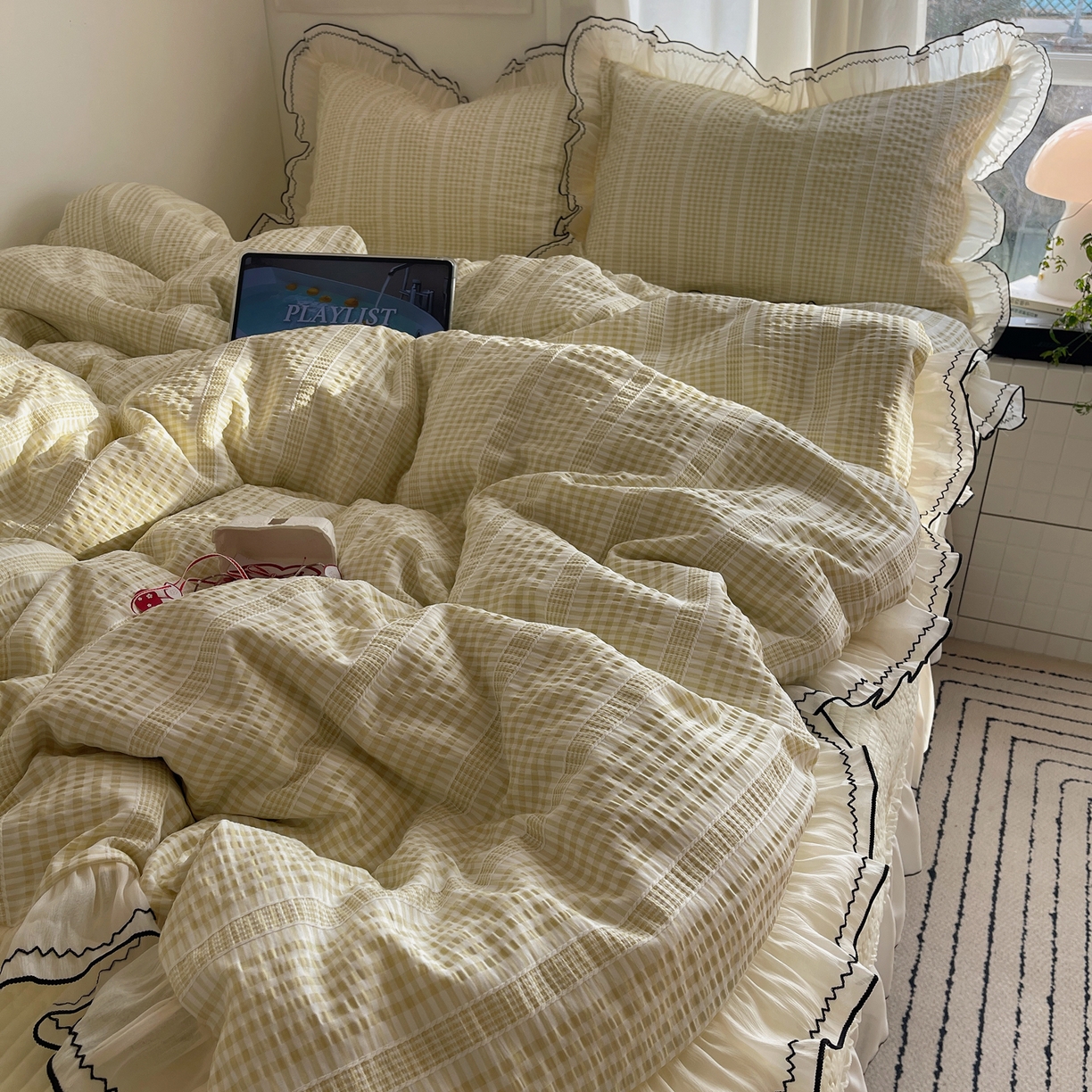 91家纺网 家纺一手货源 找家纺 首尔家纺 2026春夏新款小清新色织提花格子花边款床单床盖款四件套蜜格系列 蜜格-浅黄