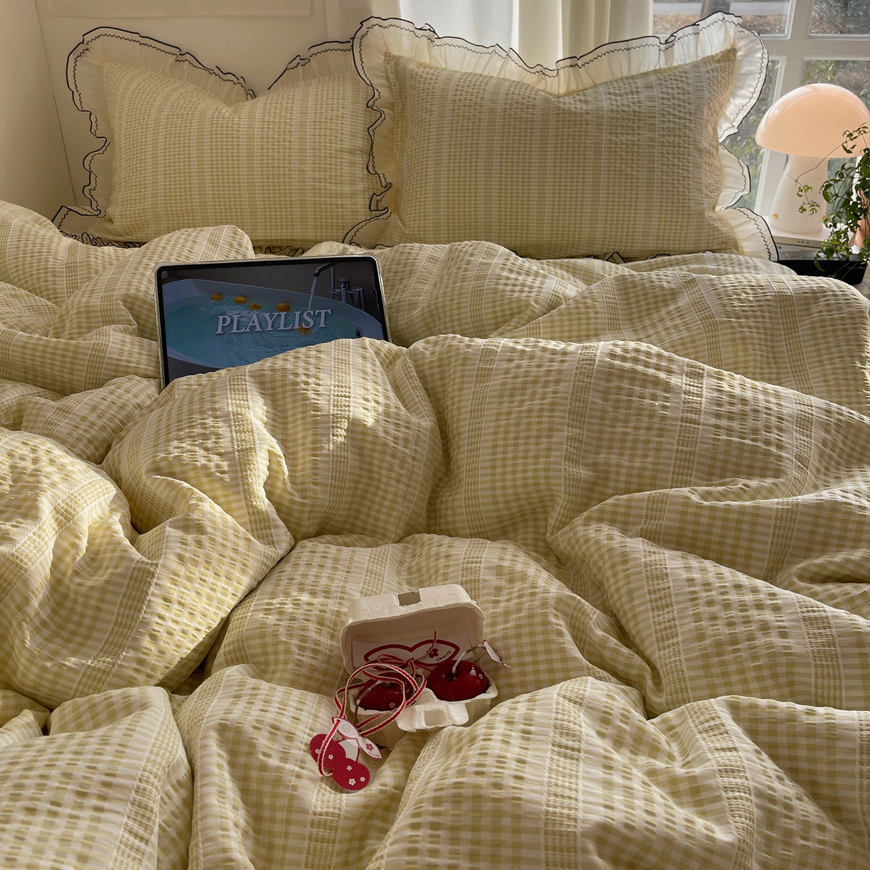 91家纺网 家纺一手货源 找家纺 首尔家纺 2026春夏新款小清新色织提花格子花边款床单床盖款四件套蜜格系列 蜜格-浅黄