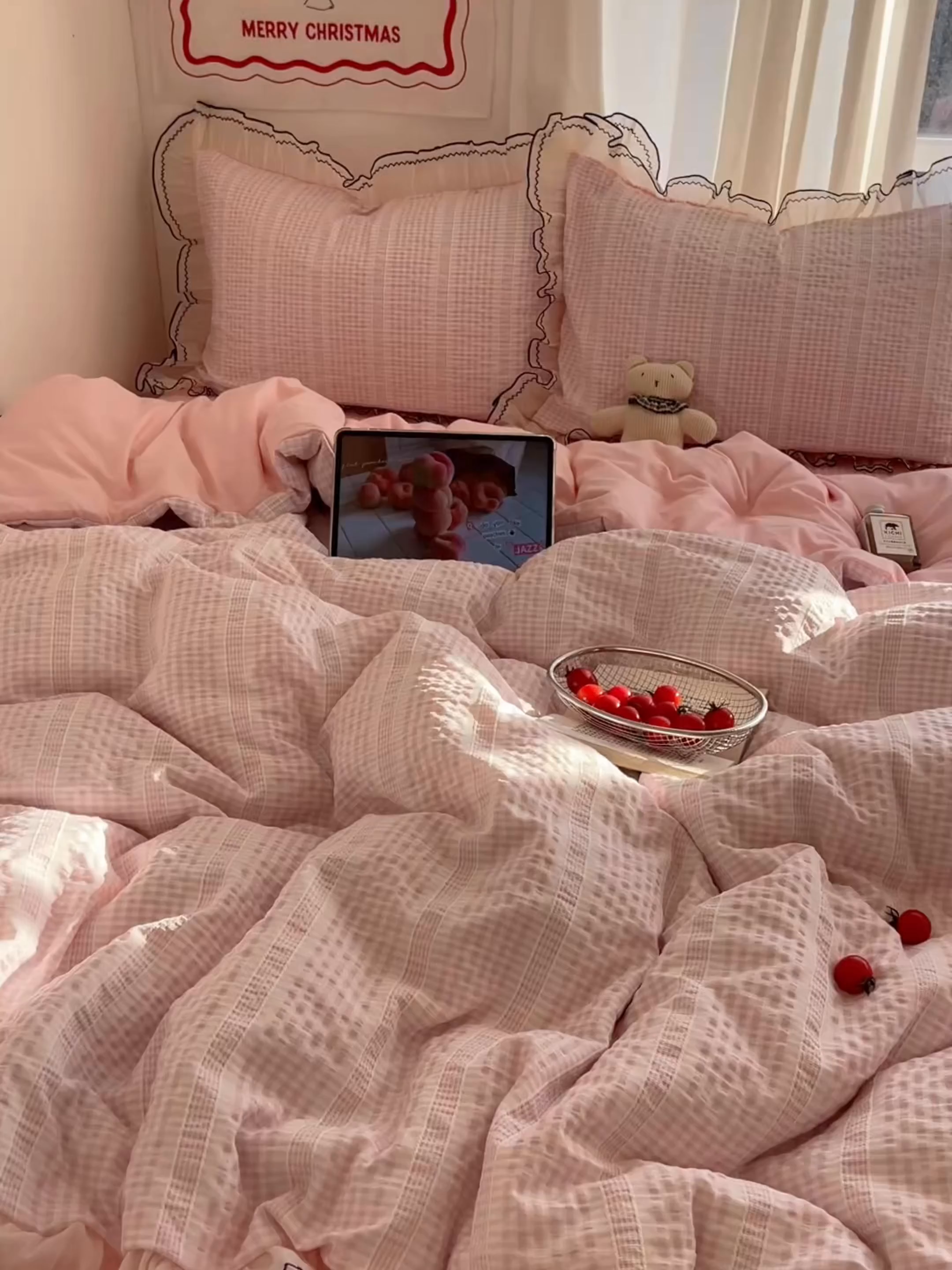 91家纺网 家纺一手货源 找家纺 首尔家纺 2026春夏新款小清新色织提花格子花边款床单床盖款四件套蜜格系列 蜜格-浅粉