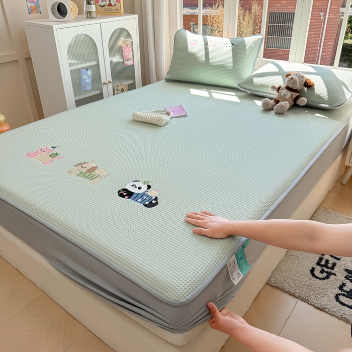 （总）凯罗 2026新款华夫格凉泡泡绣花凉席席子-床笠款