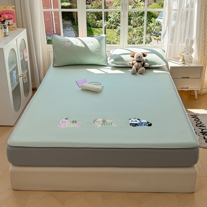 91家纺网 家纺一手货源 找家纺 （总）凯罗 2026新款华夫格凉泡泡绣花凉席席子-床笠款