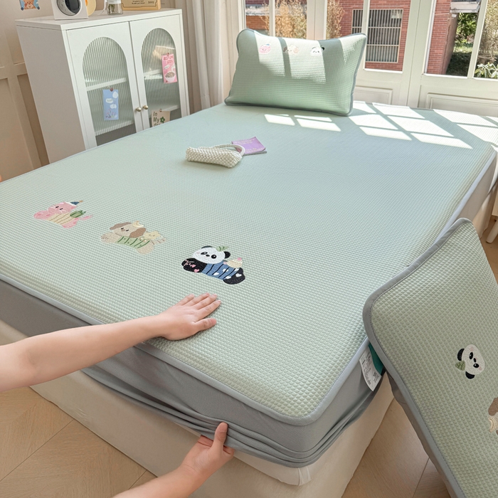 91家纺网 家纺一手货源 找家纺 （总）凯罗 2026新款华夫格凉泡泡绣花凉席席子-床笠款