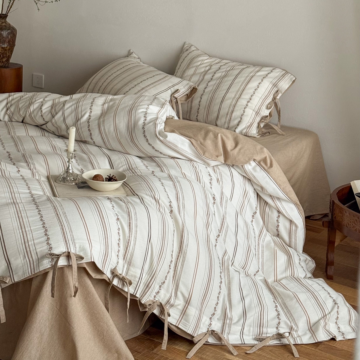 91家纺网 家纺一手货源 找家纺 华超针织 2026新款全棉剪花绑带款四件套-阿尔玛 阿尔玛 卡其