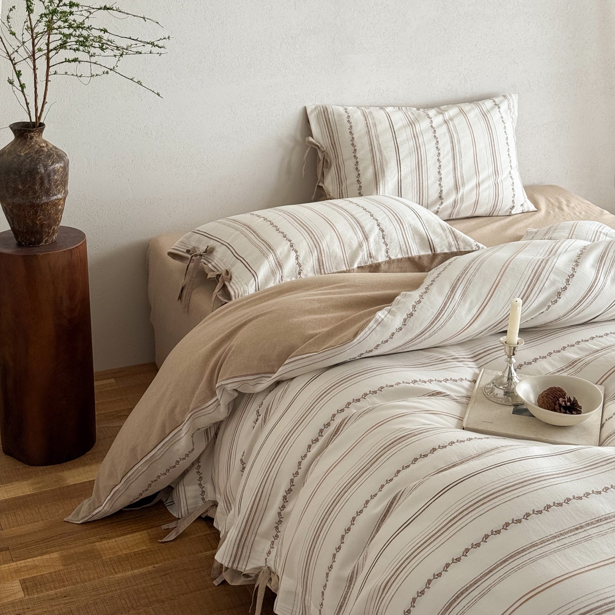 91家纺网 家纺一手货源 找家纺 华超针织 2026新款全棉剪花绑带款四件套-阿尔玛 阿尔玛 卡其