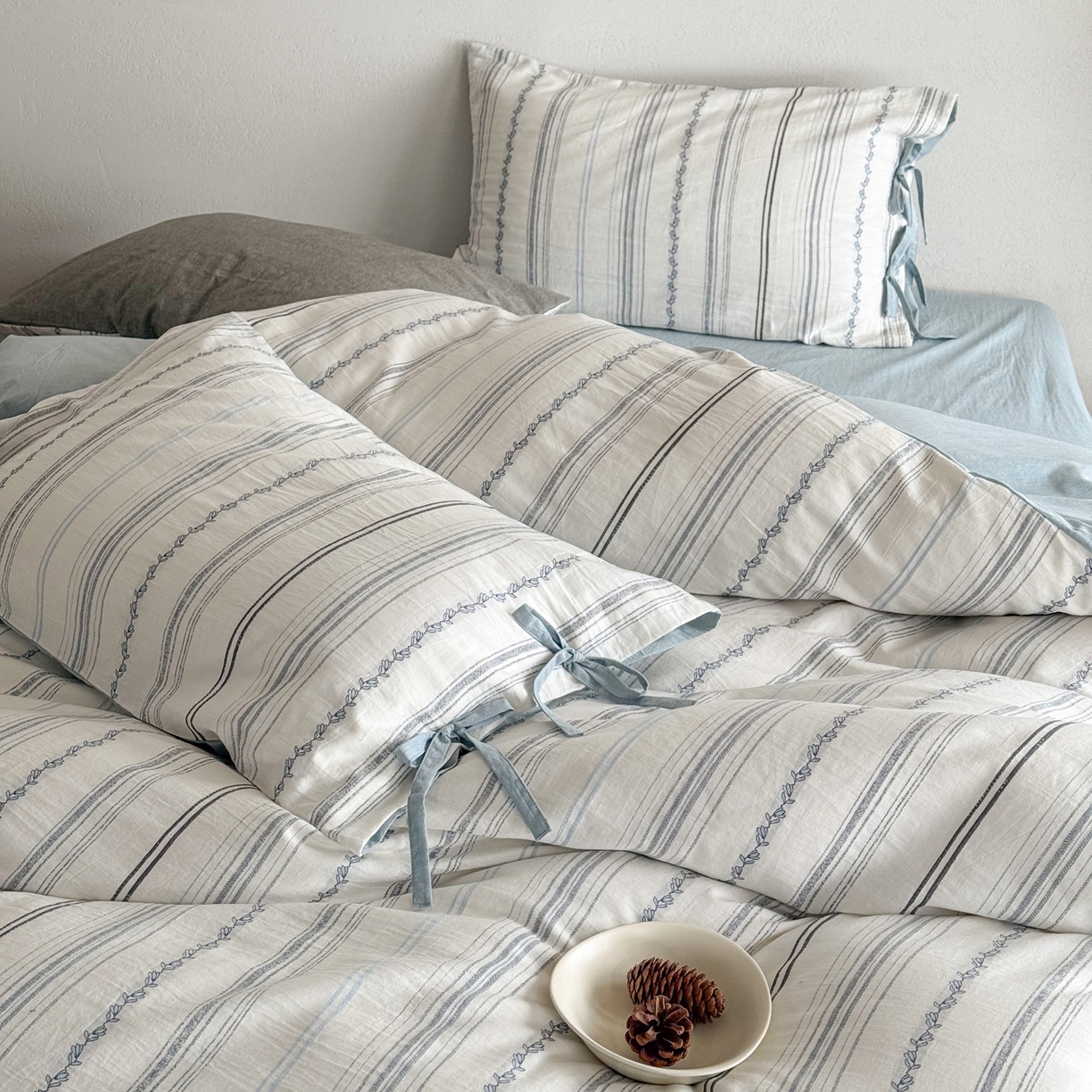 91家纺网 家纺一手货源 找家纺 华超针织 2026新款全棉剪花绑带款四件套-阿尔玛 阿尔玛 蓝