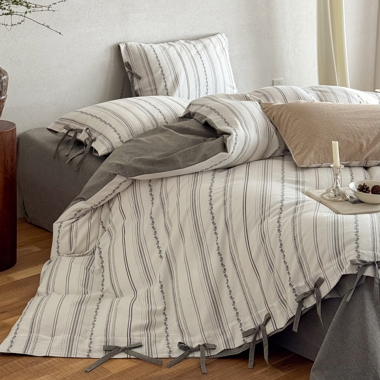 91家纺网 家纺一手货源 找家纺 华超针织 2026新款全棉剪花绑带款四件套-阿尔玛 阿尔玛 灰