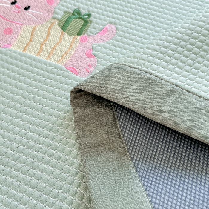 91家纺网 家纺一手货源 找家纺 （总）凯罗 2026新款华夫格凉泡泡绣花凉席席子-床席款