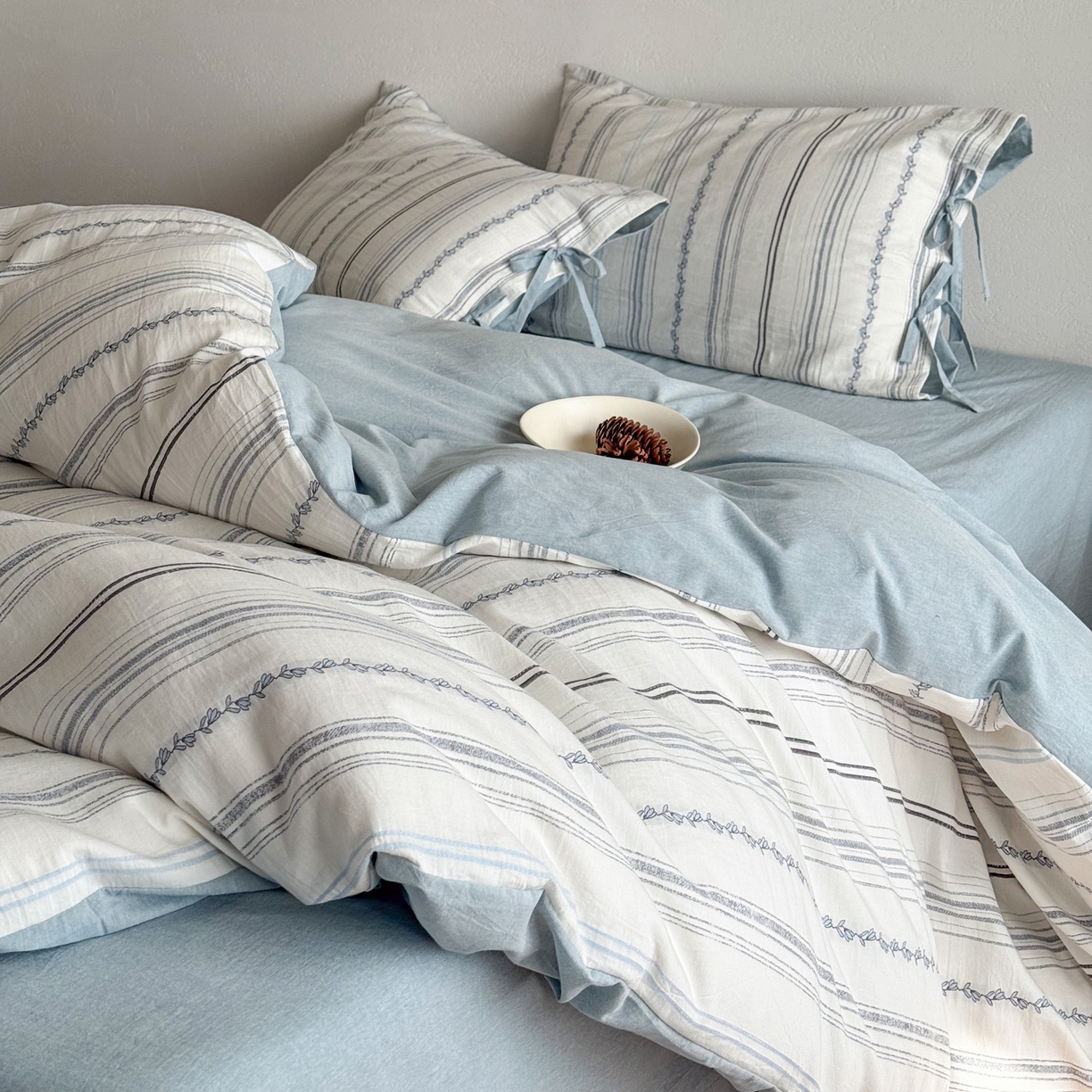 91家纺网 家纺一手货源 找家纺 华超针织 2026新款全棉剪花绑带款四件套-阿尔玛 阿尔玛 蓝