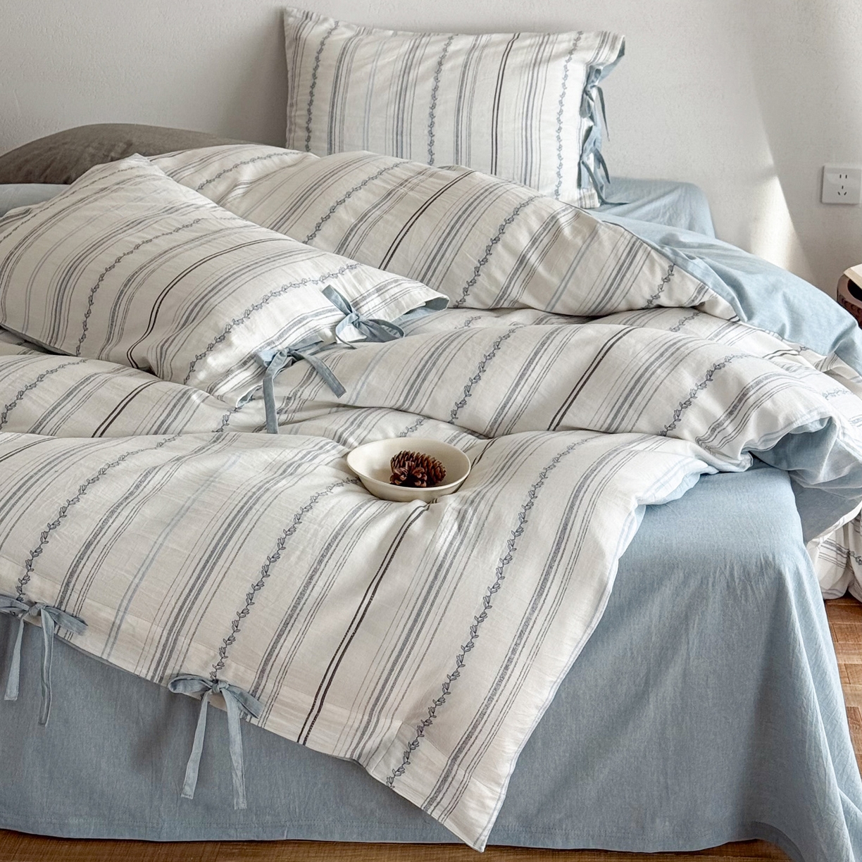 91家纺网 家纺一手货源 找家纺 华超针织 2026新款全棉剪花绑带款四件套-阿尔玛 阿尔玛 蓝