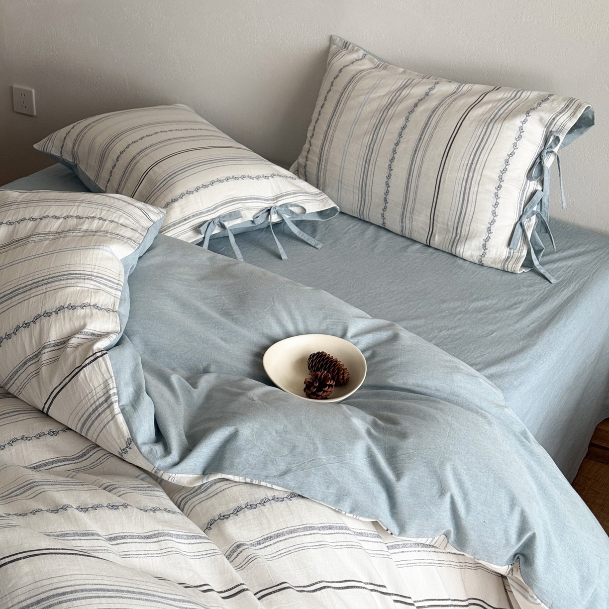 91家纺网 家纺一手货源 找家纺 华超针织 2026新款全棉剪花绑带款四件套-阿尔玛 阿尔玛 蓝