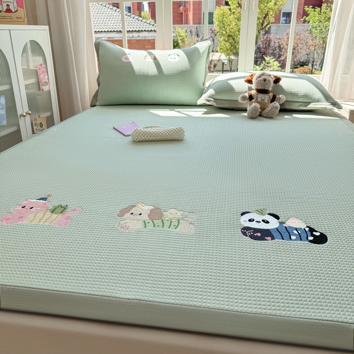 91家纺网 家纺一手货源 找家纺 （总）凯罗 2026新款华夫格凉泡泡绣花凉席席子-床席款