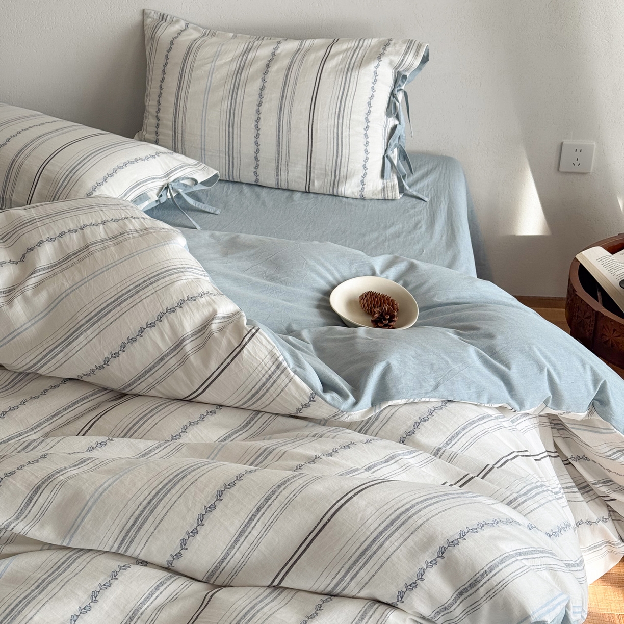 91家纺网 家纺一手货源 找家纺 华超针织 2026新款全棉剪花绑带款四件套-阿尔玛 阿尔玛 蓝