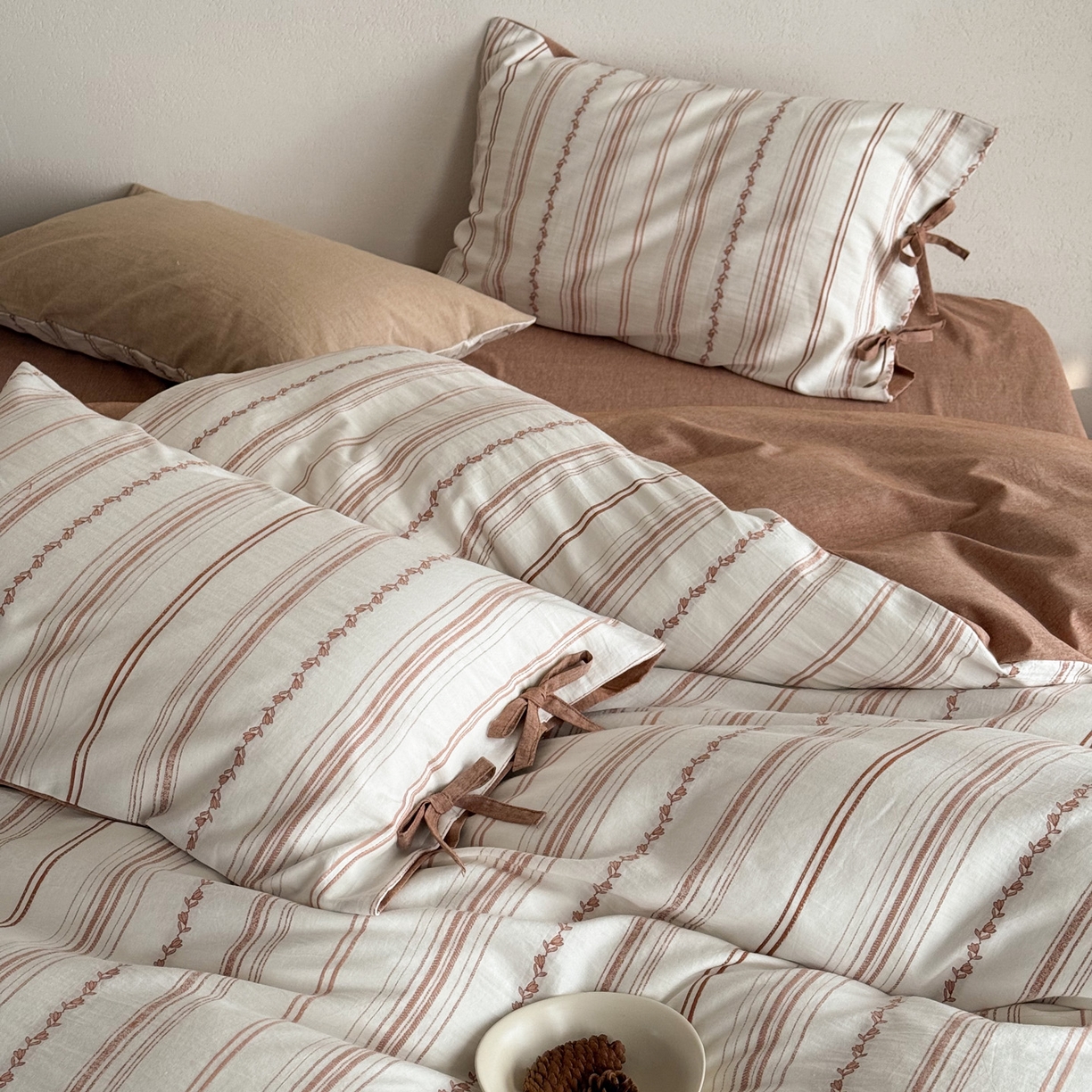 91家纺网 家纺一手货源 找家纺 华超针织 2026新款全棉剪花绑带款四件套-阿尔玛 阿尔玛 南瓜