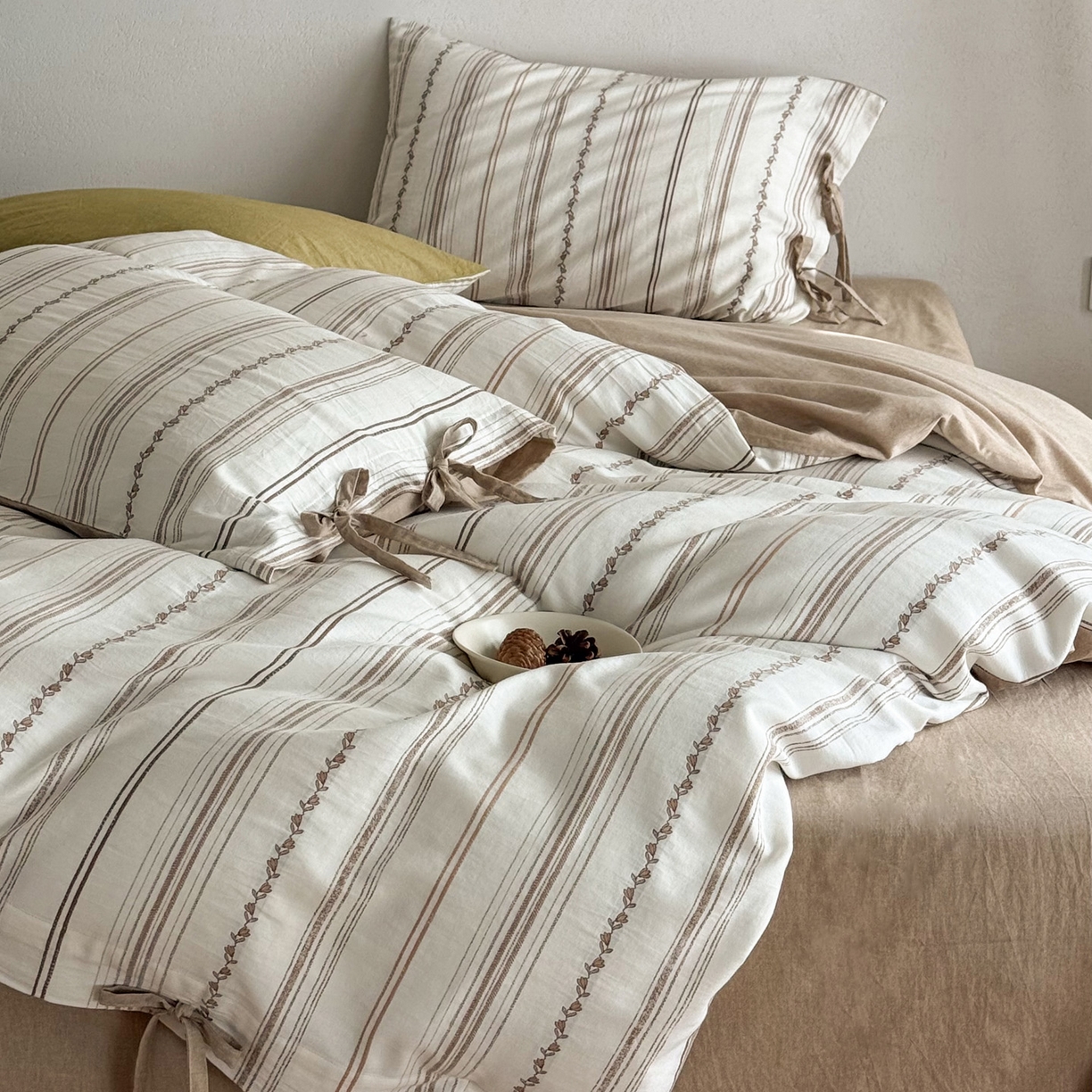 91家纺网 家纺一手货源 找家纺 华超针织 2026新款全棉剪花绑带款四件套-阿尔玛 阿尔玛 卡其