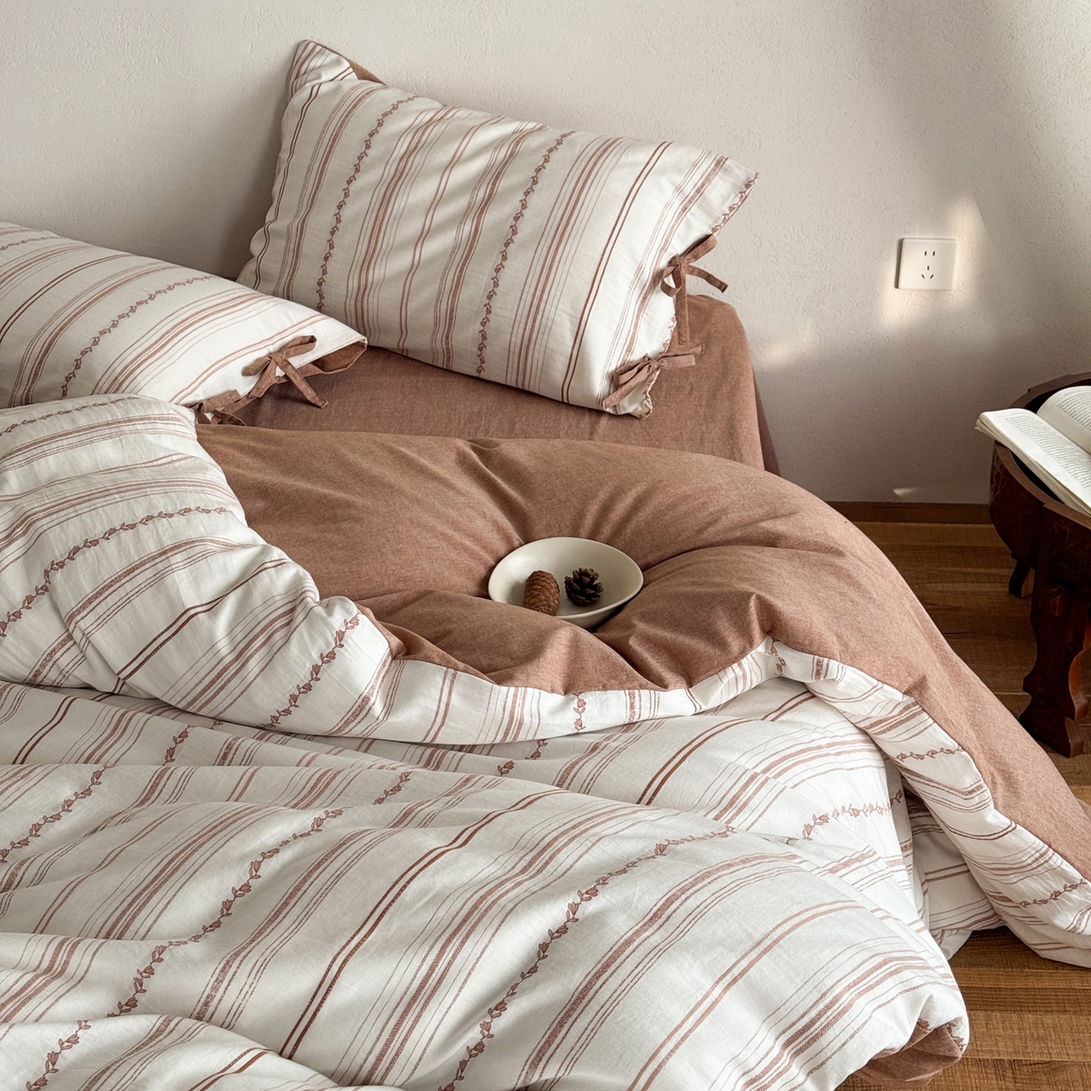 91家纺网 家纺一手货源 找家纺 华超针织 2026新款全棉剪花绑带款四件套-阿尔玛 阿尔玛 南瓜