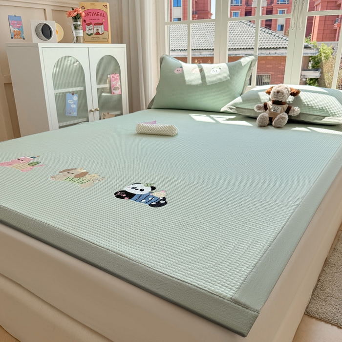 91家纺网 家纺一手货源 找家纺 （总）凯罗 2026新款华夫格凉泡泡绣花凉席席子-床席款