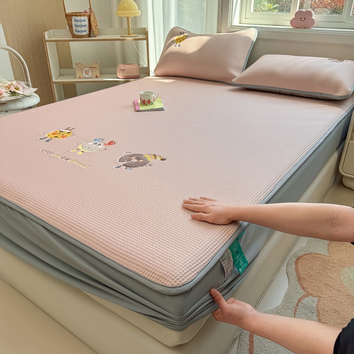 91家纺网 家纺一手货源 找家纺 （总）凯罗 2026新款华夫格凉泡泡绣花凉席席子-床笠款