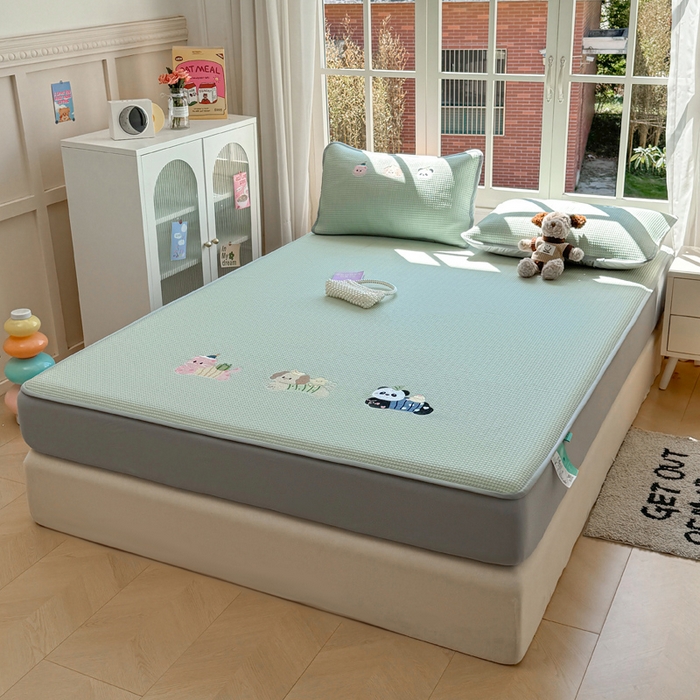 91家纺网 家纺一手货源 找家纺 凯罗 2026新款华夫格凉泡泡绣花凉席席子-床笠款 奔跑吧库洛米-果绿