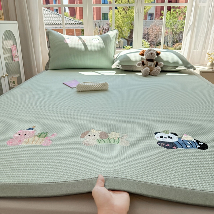 凯罗 2026新款华夫格凉泡泡绣花凉席席子-床席款 奔跑吧库洛米-果绿