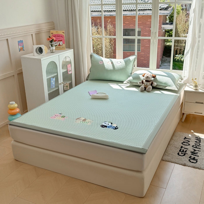 91家纺网 家纺一手货源 找家纺 凯罗 2026新款华夫格凉泡泡绣花凉席席子-床席款 奔跑吧库洛米-果绿