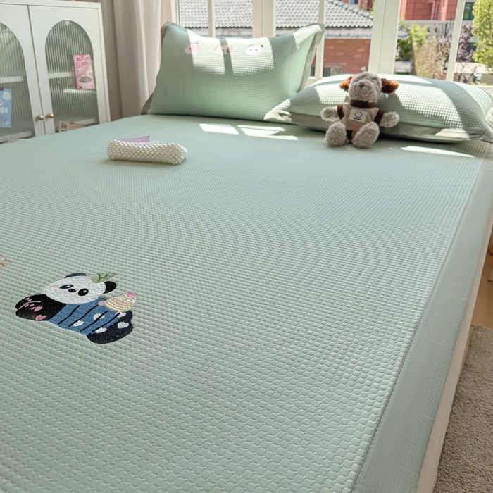 91家纺网 家纺一手货源 找家纺 凯罗 2026新款华夫格凉泡泡绣花凉席席子-床席款 奔跑吧库洛米-果绿