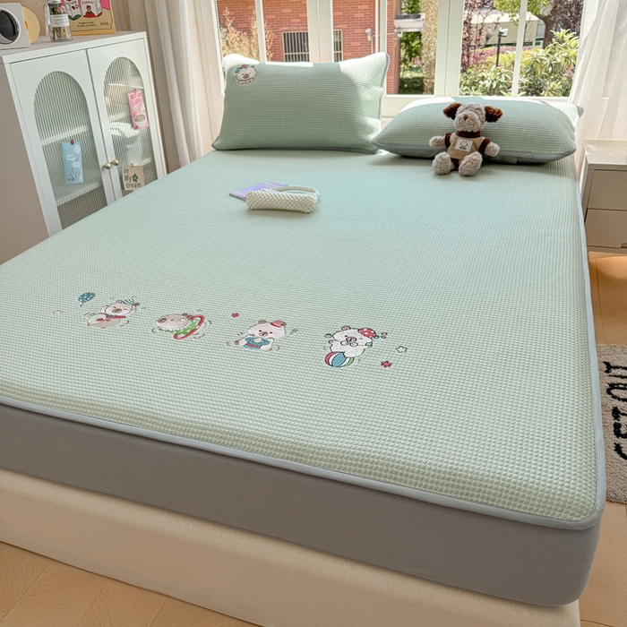 91家纺网 家纺一手货源 找家纺 凯罗 2026新款华夫格凉泡泡绣花凉席席子-床笠款 卡皮巴拉