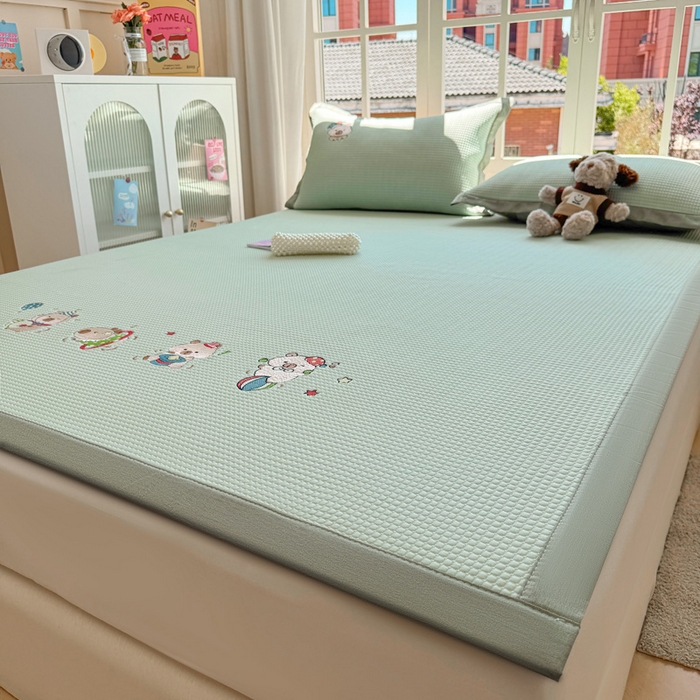 91家纺网 家纺一手货源 找家纺 凯罗 2026新款华夫格凉泡泡绣花凉席席子-床席款 卡皮巴拉