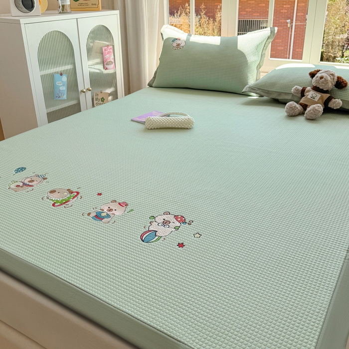 91家纺网 家纺一手货源 找家纺 凯罗 2026新款华夫格凉泡泡绣花凉席席子-床席款 卡皮巴拉