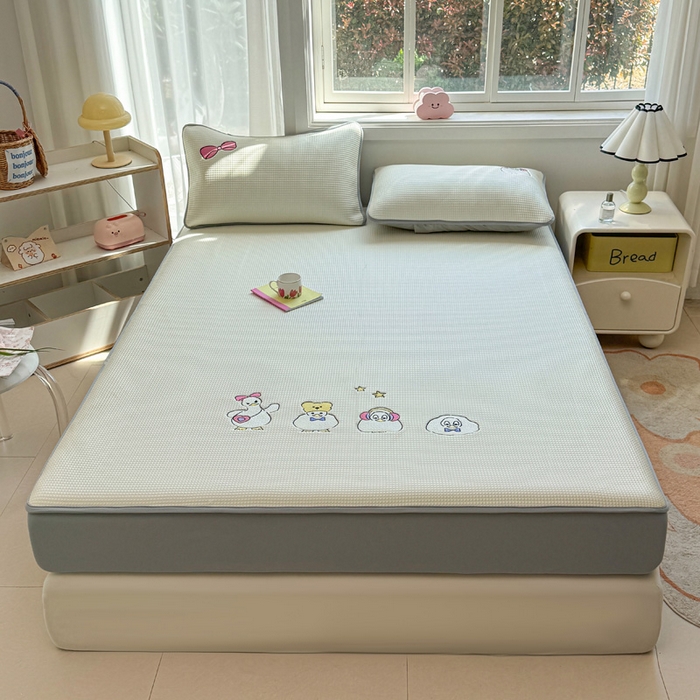 91家纺网 家纺一手货源 找家纺 凯罗 2026新款华夫格凉泡泡绣花凉席席子-床笠款 快乐吖