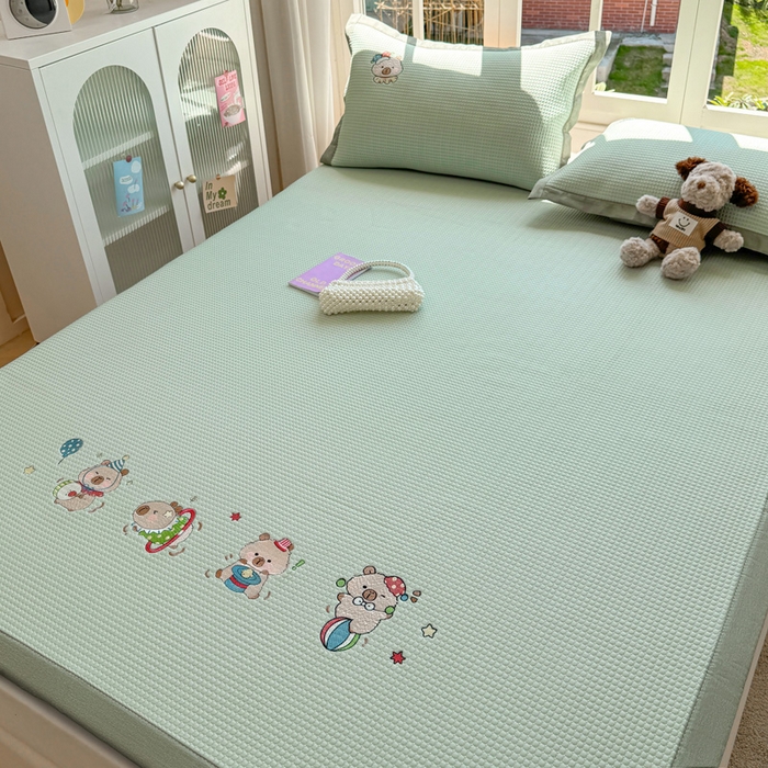 91家纺网 家纺一手货源 找家纺 凯罗 2026新款华夫格凉泡泡绣花凉席席子-床席款 卡皮巴拉